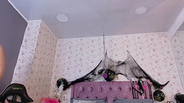 AvrillThomas online show from October 2025 04:31:02 PM