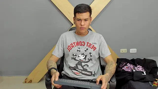 Snapshot of jamesinked_ chatting on December 2024 06:16:01 PM jamesinked online show from December 2024 06:16:01 PM