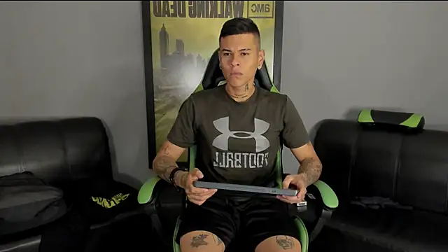 Snapshot of jamesinked_ chatting on December 2024 12:31:01 AM jamesinked online show from December 2024 12:31:01 AM