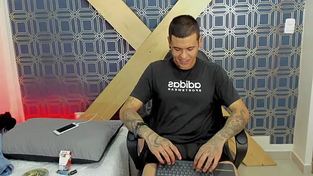 Snapshot of jamesinked_ chatting on January 2025 04:59:01 PM jamesinked online show from January 2025 04:59:01 PM