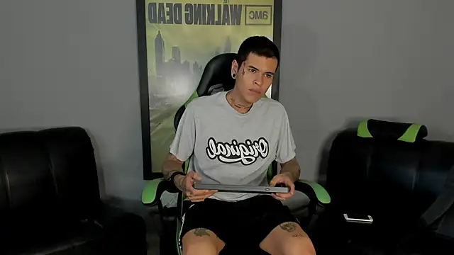 Snapshot of jamesinked_ chatting on January 2025 04:24:01 PM jamesinked online show from January 2025 04:24:01 PM