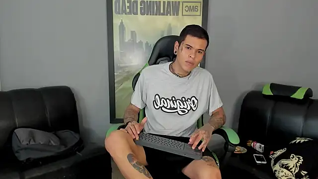 Snapshot of jamesinked_ chatting on January 2025 06:36:02 PM jamesinked online show from January 2025 06:36:02 PM