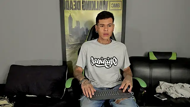 Snapshot of jamesinked_ chatting on March 2025 04:18:02 PM jamesinked online show from March 2025 04:18:02 PM
