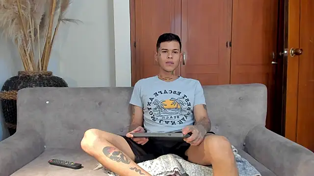 Snapshot of jamesinked_ chatting on November 2025 08:18:01 PM jamesinked online show from November 2025 08:18:01 PM