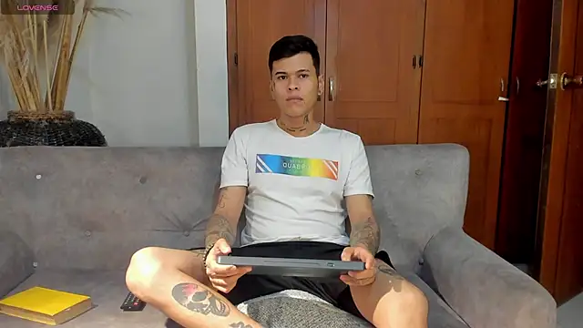 Snapshot of jamesinked_ chatting on November 2025 01:26:02 AM jamesinked online show from November 2025 01:26:02 AM