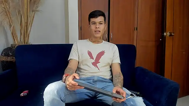 Snapshot of jamesinked_ chatting on November 2025 12:21:01 AM jamesinked online show from November 2025 12:21:01 AM