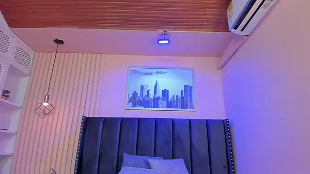 viiolett lee online show from October 2025 08:15:02 PM