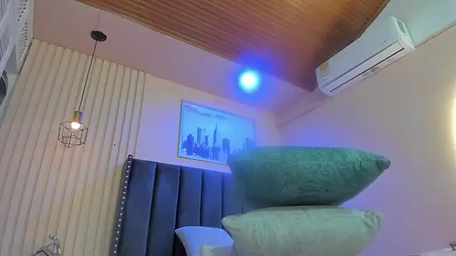 viiolett lee online show from March 2026 09:18:02 PM