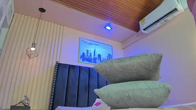 viiolett lee online show from March 2026 08:15:01 PM