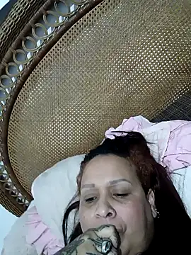 Milfvalesk online show from February 2026 06:48:02 AM