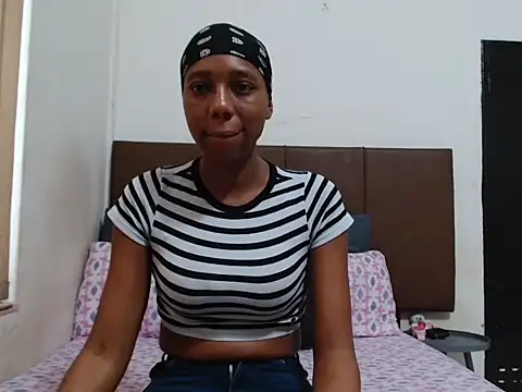 Snapshot of Sweet_nicole98 chatting on May 2026 12:01:02 PM Sweet nicole98 online show from May 2026 12:01:02 PM