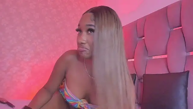 Snapshot of vayoleen chatting on October 2025 01:23:01 AM vayoleen online show from October 2025 01:23:01 AM