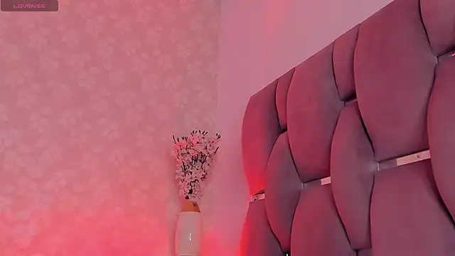 Snapshot of vayoleen chatting on October 2025 02:37:01 PM vayoleen online show from October 2025 02:37:01 PM