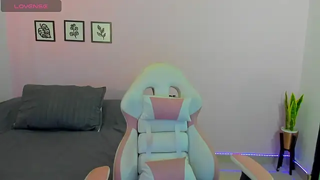 sophie pazz online show from May 2026 10:15:01 PM