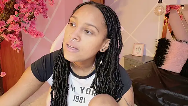 Snapshot of Elith_noa chatting on September 2025 07:39:02 PM Elith noa online show from September 2025 07:39:02 PM