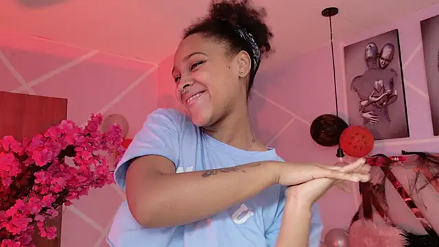 Snapshot of Elith_noa chatting on October 2025 07:23:01 PM Elith noa online show from October 2025 07:23:01 PM