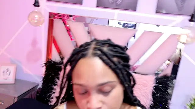 Snapshot of Elith_noa chatting on November 2025 07:36:01 PM Elith noa online show from November 2025 07:36:01 PM