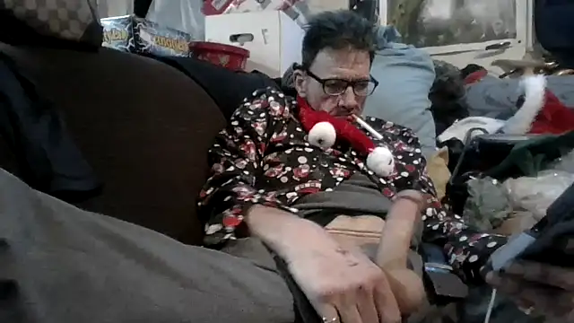 Snapshot of gettinit2wice chatting on November 2025 09:45:01 AM gettinit2wice online show from November 2025 09:45:01 AM