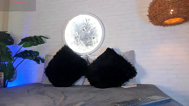 Snapshot of Elise_Diamond chatting on March 2025 11:33:01 PM Elise Diamond online show from March 2025 11:33:01 PM