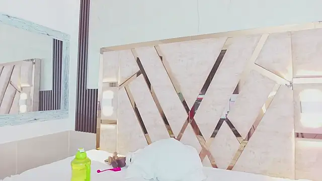 Snapshot of molly_sweetee chatting on October 2025 01:52:02 AM molly sweetee online show from October 2025 01:52:02 AM