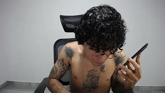 Snapshot of present_the_magic chatting on January 2025 06:02:02 AM present the magic online show from January 2025 06:02:02 AM