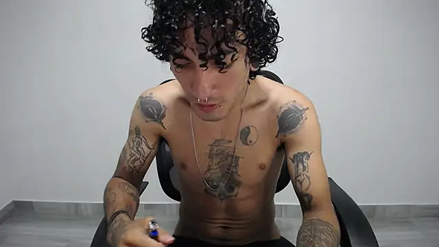 Snapshot of present_the_magic chatting on January 2025 04:58:01 AM present the magic online show from January 2025 04:58:01 AM