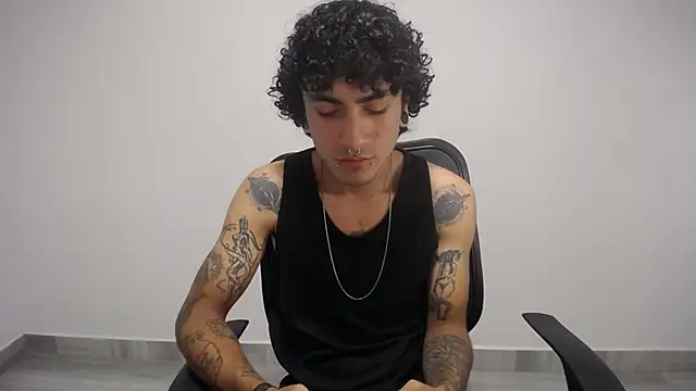 Snapshot of present_the_magic chatting on January 2025 04:57:02 AM present the magic online show from January 2025 04:57:02 AM