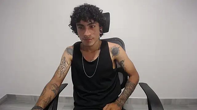 Snapshot of present_the_magic chatting on January 2025 08:20:01 AM present the magic online show from January 2025 08:20:01 AM