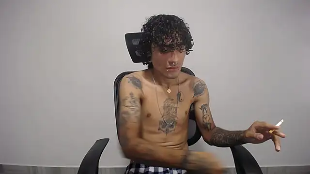 Snapshot of present_the_magic chatting on January 2025 03:26:02 AM present the magic online show from January 2025 03:26:02 AM