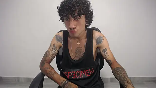 Snapshot of present_the_magic chatting on January 2025 01:16:01 AM present the magic online show from January 2025 01:16:01 AM