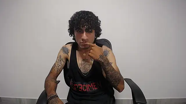 Snapshot of present_the_magic chatting on February 2025 11:37:02 PM present the magic online show from February 2025 11:37:02 PM