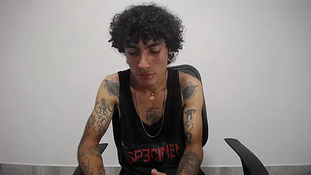 Snapshot of present_the_magic chatting on February 2025 10:00:02 PM present the magic online show from February 2025 10:00:02 PM