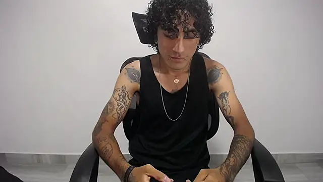 Snapshot of present_the_magic chatting on February 2025 11:16:02 PM present the magic online show from February 2025 11:16:02 PM