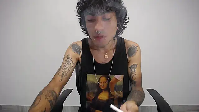 Snapshot of present_the_magic chatting on February 2025 07:51:01 PM present the magic online show from February 2025 07:51:01 PM