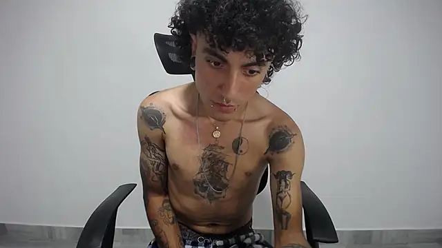 Snapshot of present_the_magic chatting on February 2025 02:17:02 AM present the magic online show from February 2025 02:17:02 AM