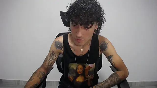 Snapshot of present_the_magic chatting on February 2025 08:24:01 PM present the magic online show from February 2025 08:24:01 PM