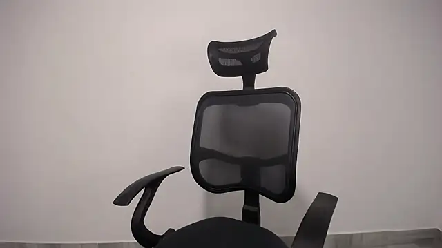 Snapshot of present_the_magic chatting on February 2025 11:25:02 PM present the magic online show from February 2025 11:25:02 PM