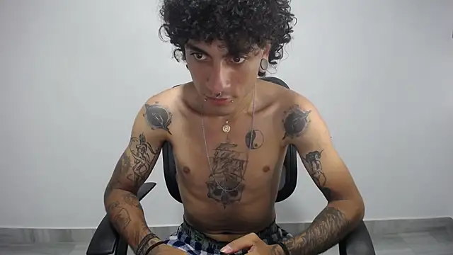 Snapshot of present_the_magic chatting on February 2025 05:15:02 AM present the magic online show from February 2025 05:15:02 AM