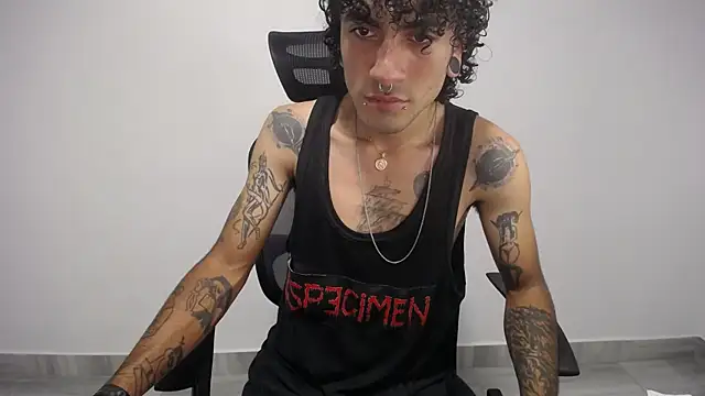 Snapshot of present_the_magic chatting on February 2025 07:13:01 PM present the magic online show from February 2025 07:13:01 PM