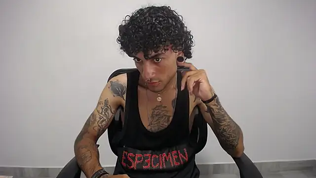 Snapshot of present_the_magic chatting on February 2025 10:15:01 PM present the magic online show from February 2025 10:15:01 PM