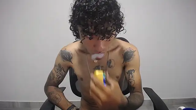 Snapshot of present_the_magic chatting on February 2025 09:08:02 PM present the magic online show from February 2025 09:08:02 PM