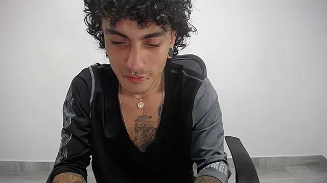 Snapshot of present_the_magic chatting on February 2025 04:01:01 AM present the magic online show from February 2025 04:01:01 AM