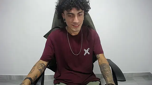 Snapshot of present_the_magic chatting on February 2025 04:50:02 AM present the magic online show from February 2025 04:50:02 AM