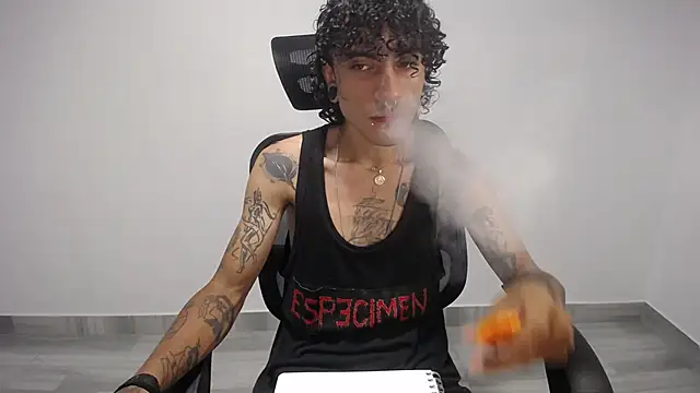 Snapshot of present_the_magic chatting on February 2025 03:47:02 AM present the magic online show from February 2025 03:47:02 AM