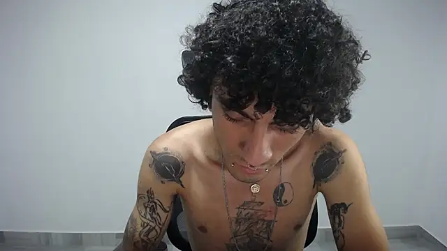 Snapshot of present_the_magic chatting on March 2025 06:24:01 AM present the magic online show from March 2025 06:24:01 AM