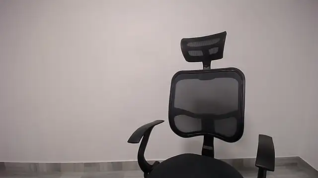 Snapshot of present_the_magic chatting on March 2025 10:13:02 PM present the magic online show from March 2025 10:13:02 PM