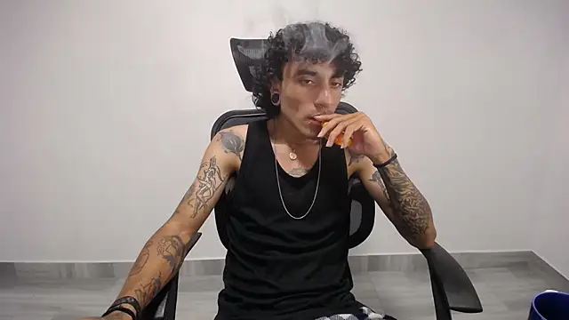 Snapshot of present_the_magic chatting on March 2025 01:10:02 AM present the magic online show from March 2025 01:10:02 AM