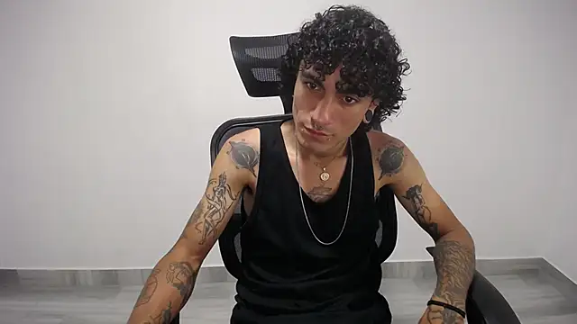 Snapshot of present_the_magic chatting on March 2025 10:00:02 AM present the magic online show from March 2025 10:00:02 AM