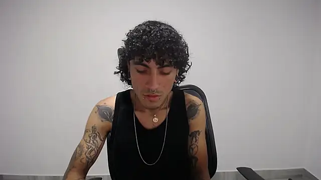 Snapshot of present_the_magic chatting on March 2025 05:32:01 AM present the magic online show from March 2025 05:32:01 AM