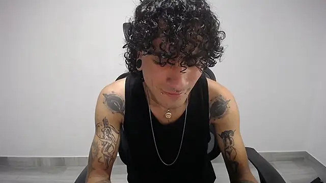 Snapshot of present_the_magic chatting on March 2025 03:20:01 AM present the magic online show from March 2025 03:20:01 AM